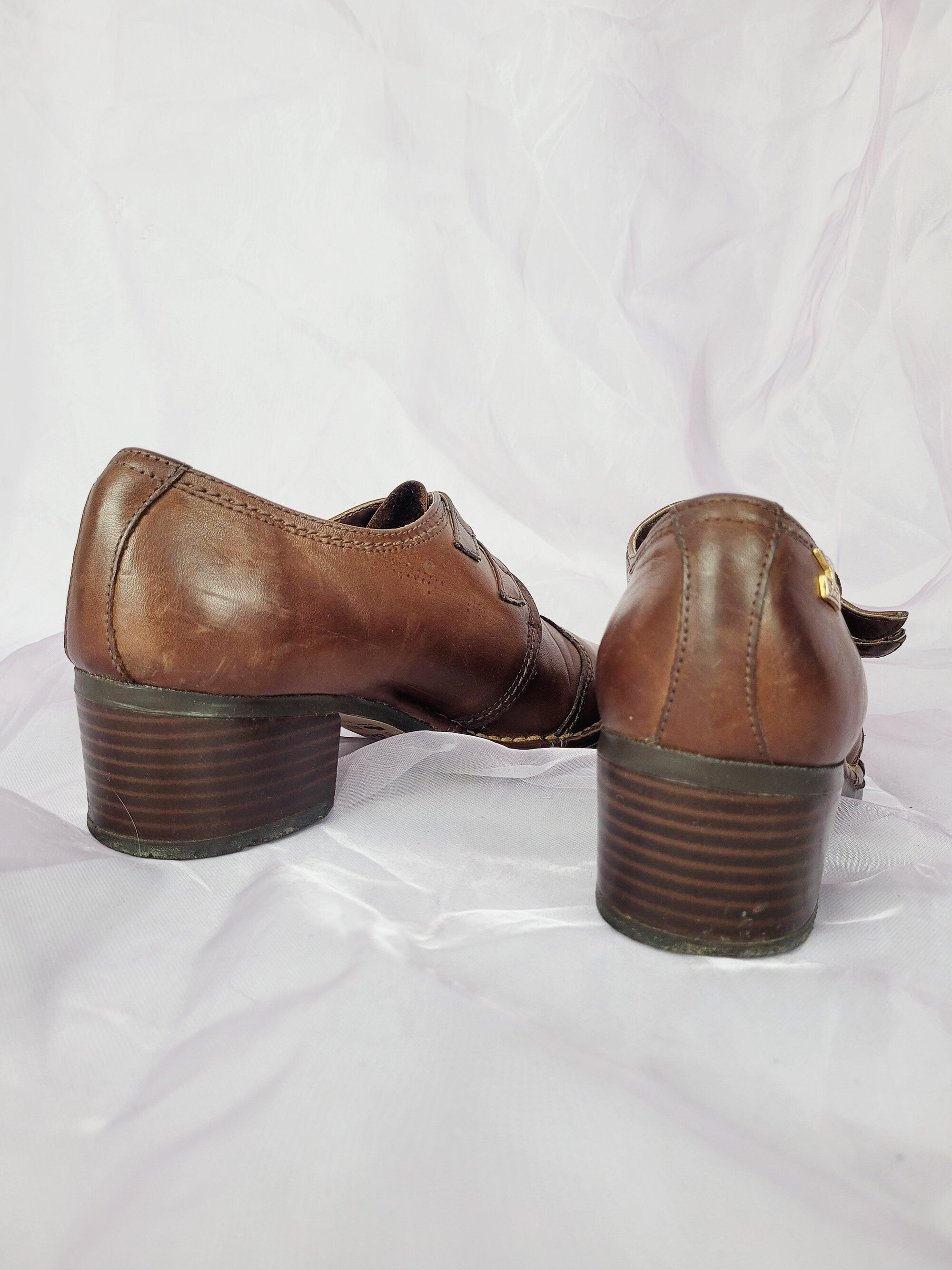 Vintage 90s brown leather mid heels Western shoes