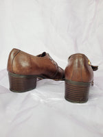 Load image into Gallery viewer, Vintage 90s brown leather mid heels Western shoes
