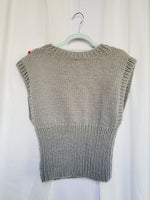 Load image into Gallery viewer, Handmade grey floral pattern cable knit sleeveless sweater, MELLINA VINTAGE knitted top, S-M size, Woolen knitwear
