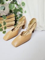 Load image into Gallery viewer, Vintage 90s heeled sand brown leather square toe shoes EU 35.5 UK 3 US 5
