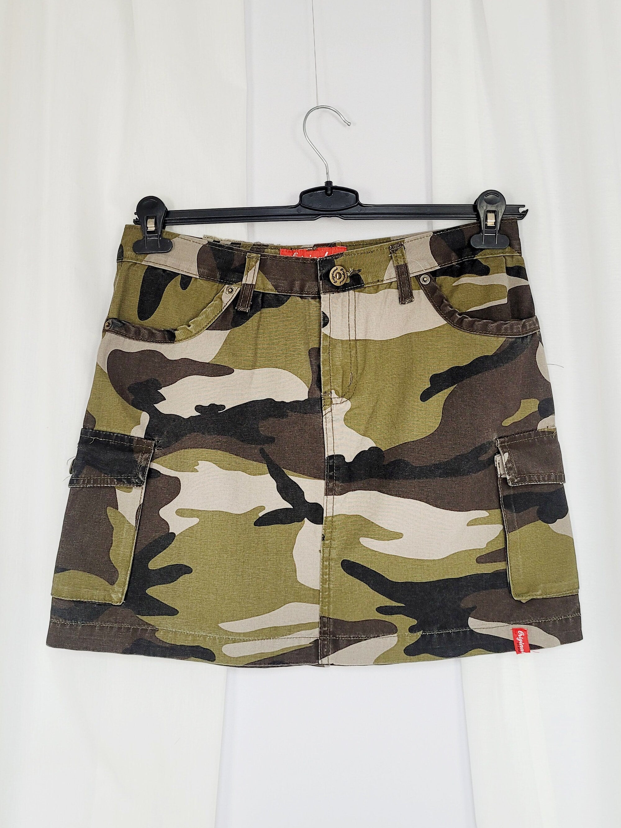 Vintage Y2K 00s green camouflage cargo mini skirt