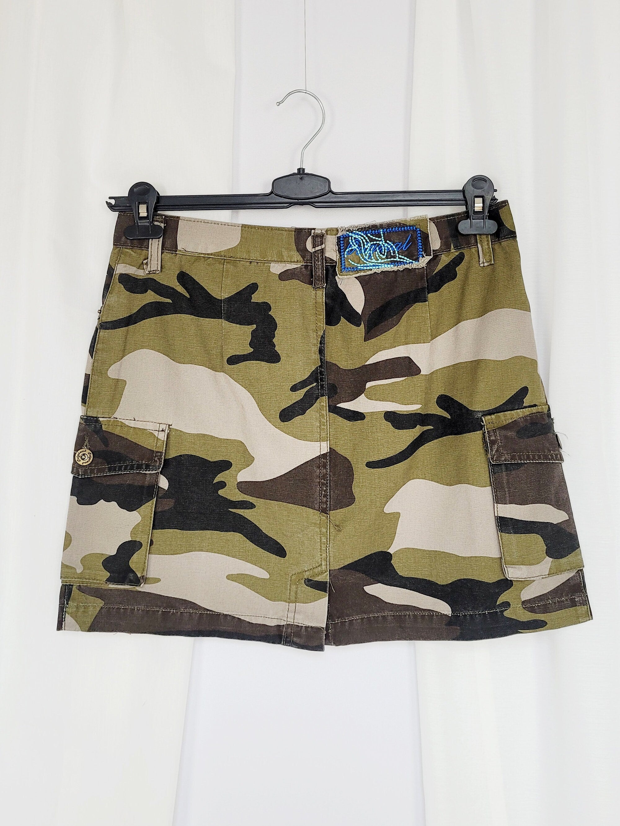 Vintage Y2K 00s green camouflage cargo mini skirt