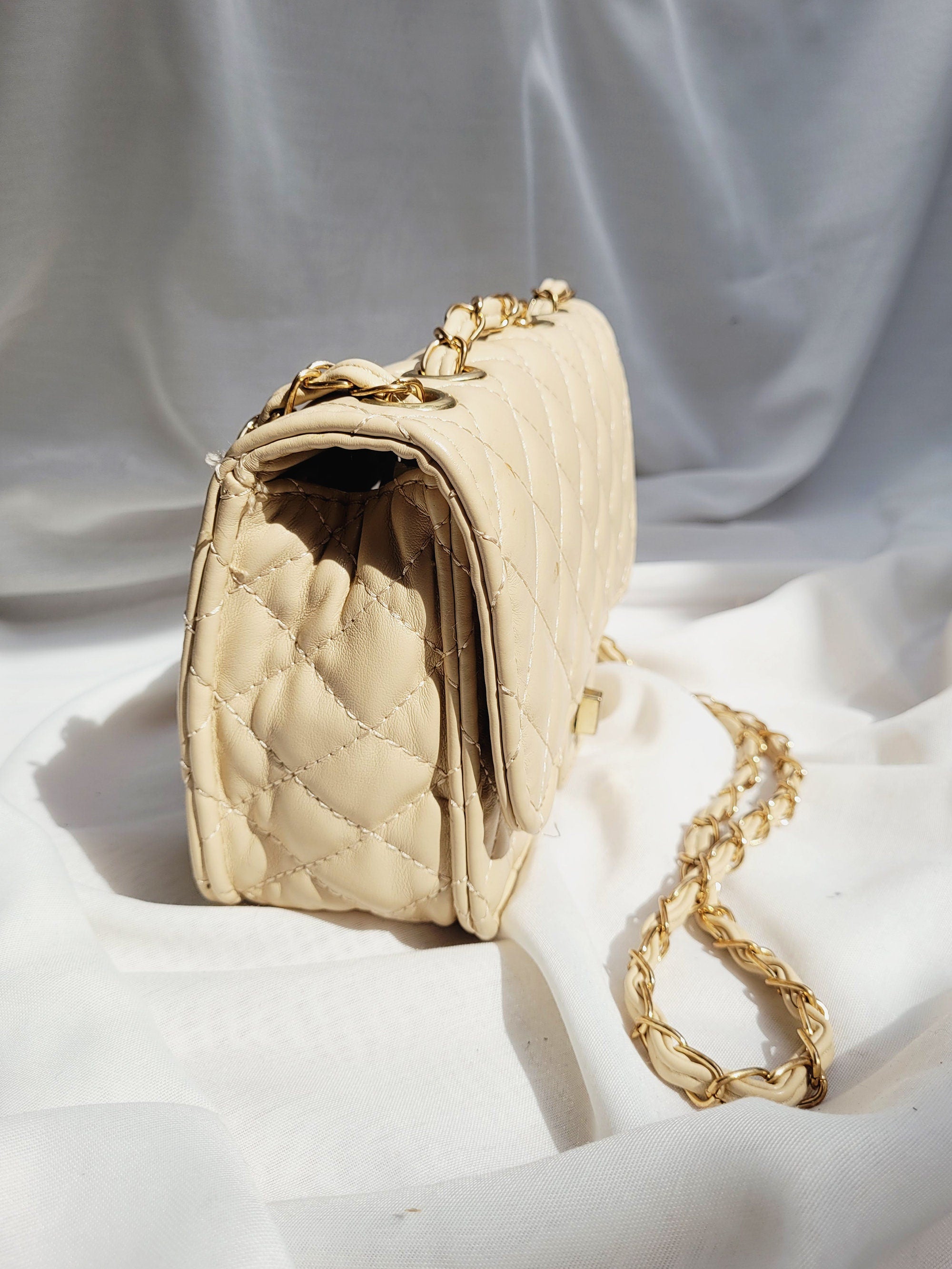 Vintage 90s beige padded chain small crossbody bag purse