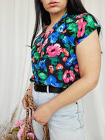 Load image into Gallery viewer, 90s vintage colorful floral sleeveless buttons down blouse
