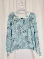 Load image into Gallery viewer, Y2K 00s blue ornamented minimalist blouse top
