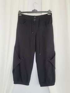 Vintage 90s black minimalist medium waist crop capris pants