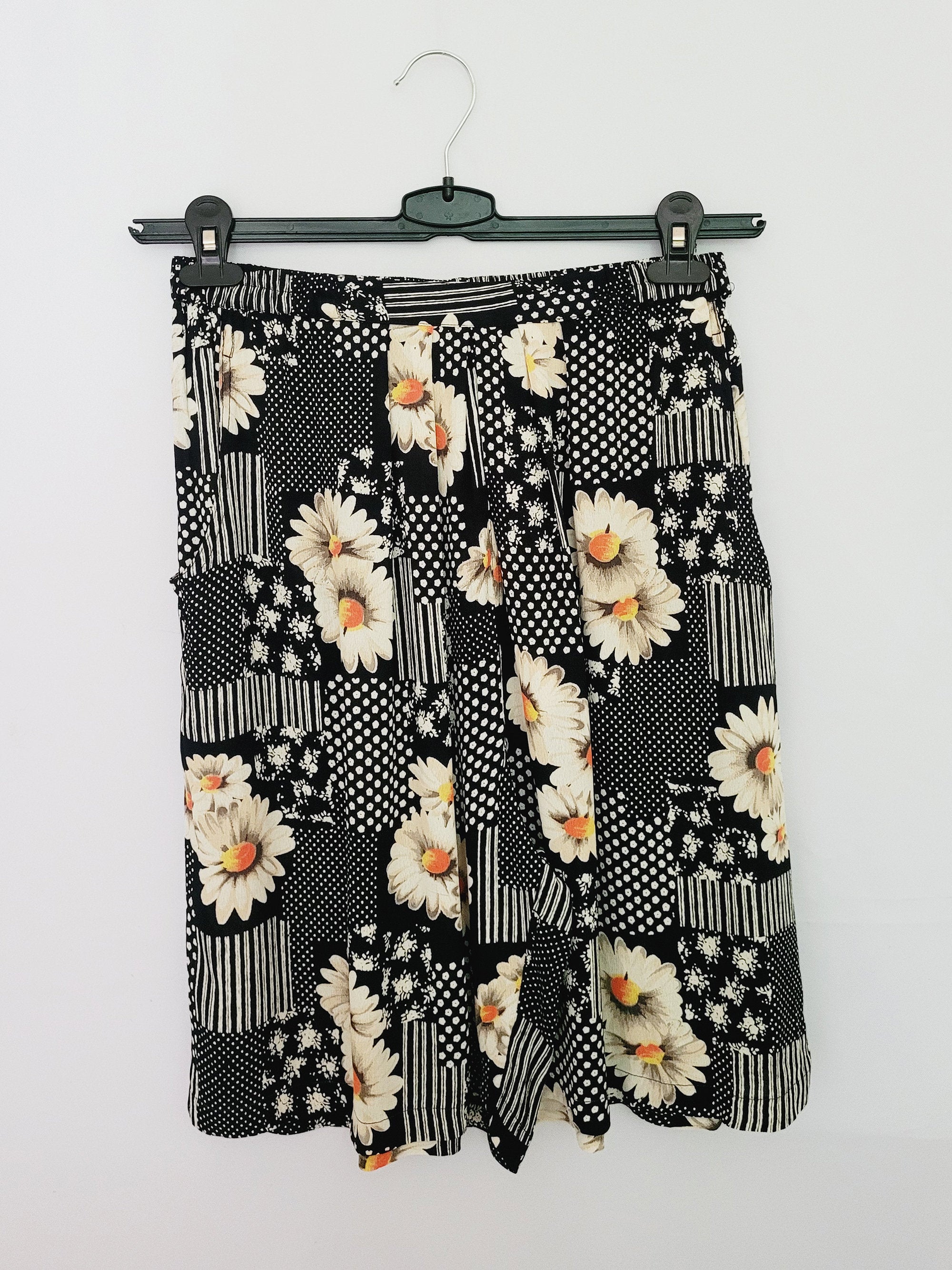 Vintage 90s black floral print wide knee summer shorts