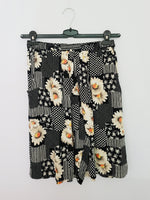 Load image into Gallery viewer, Vintage 90s black floral print wide knee summer shorts
